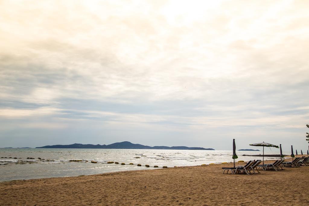 Corrib Village South Beach Pattaya ภายนอก รูปภาพ