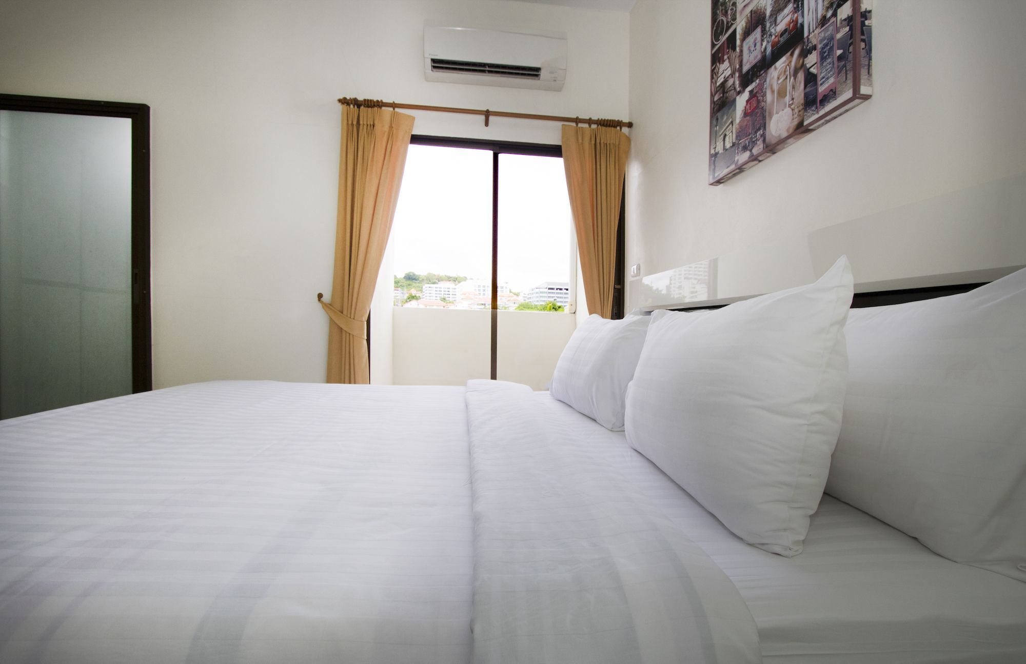 Corrib Village South Beach Pattaya ภายนอก รูปภาพ