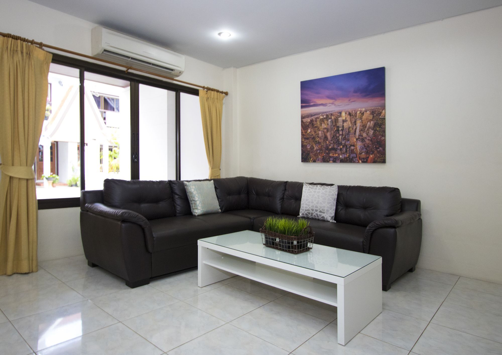 Corrib Village South Beach Pattaya ภายนอก รูปภาพ