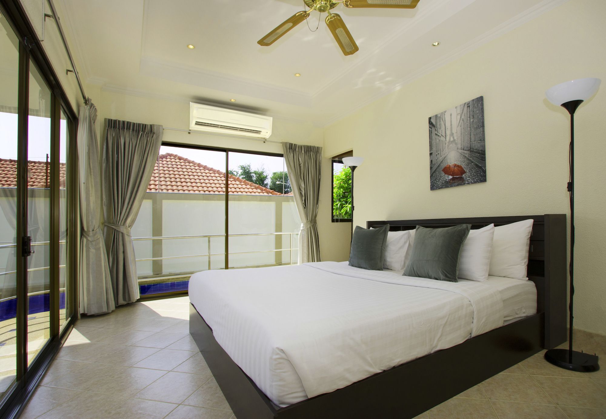 Corrib Village South Beach Pattaya ภายนอก รูปภาพ