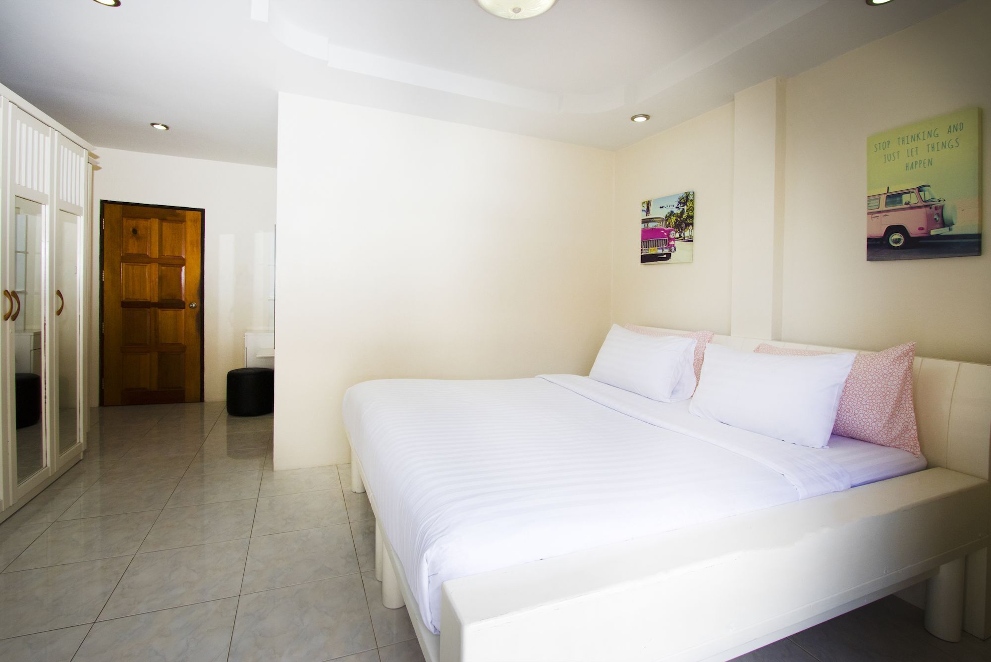 Corrib Village South Beach Pattaya ภายนอก รูปภาพ