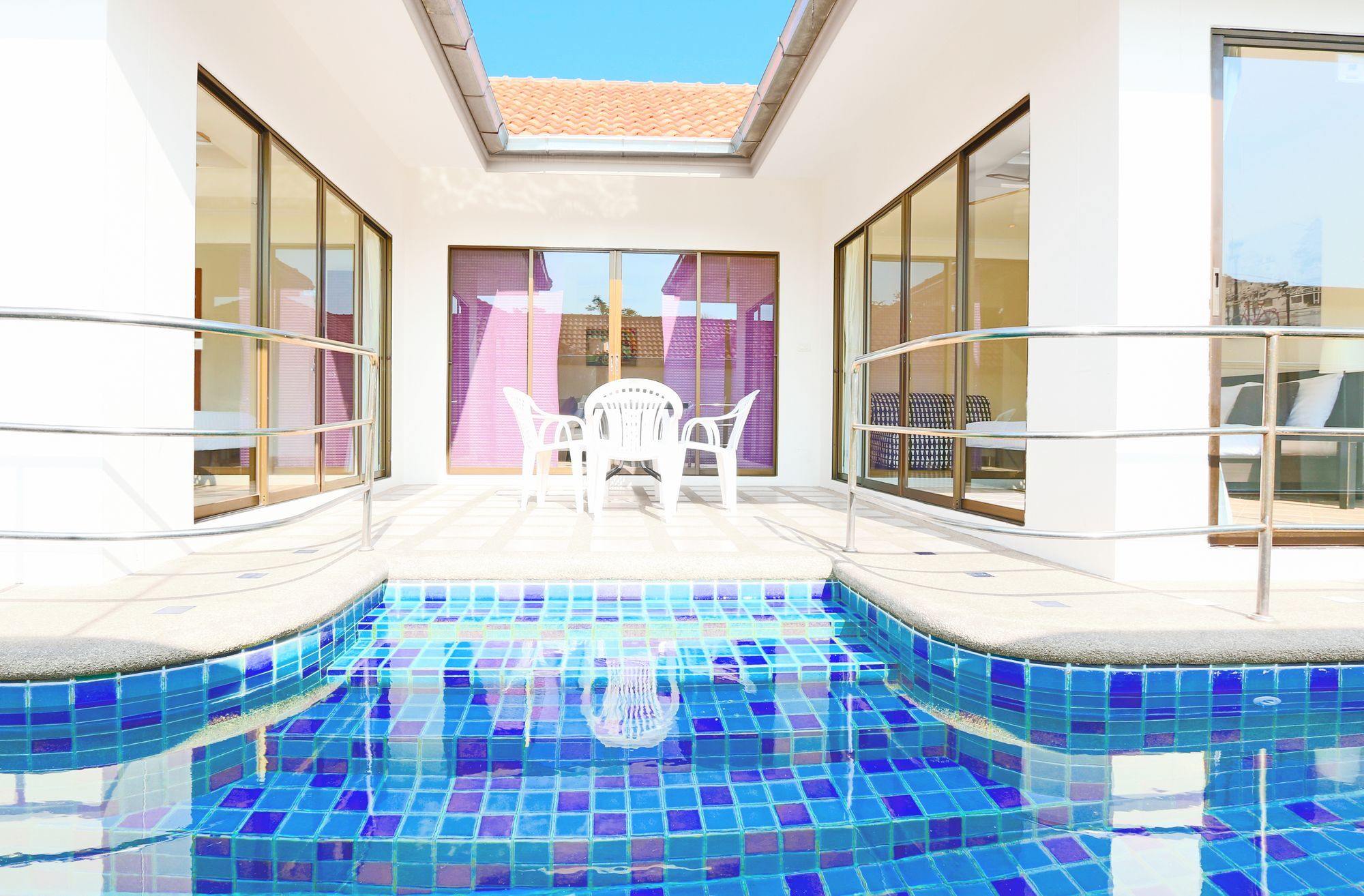 Corrib Village South Beach Pattaya ภายนอก รูปภาพ