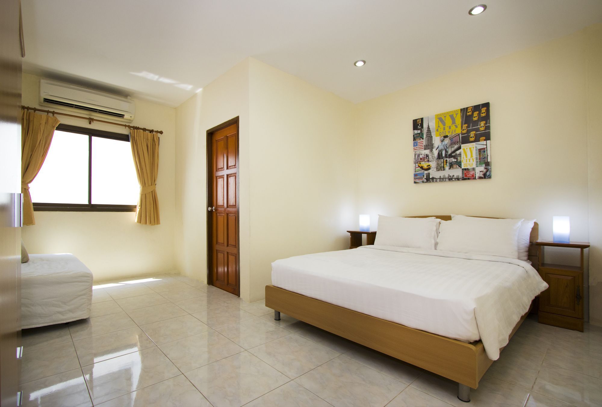 Corrib Village South Beach Pattaya ภายนอก รูปภาพ