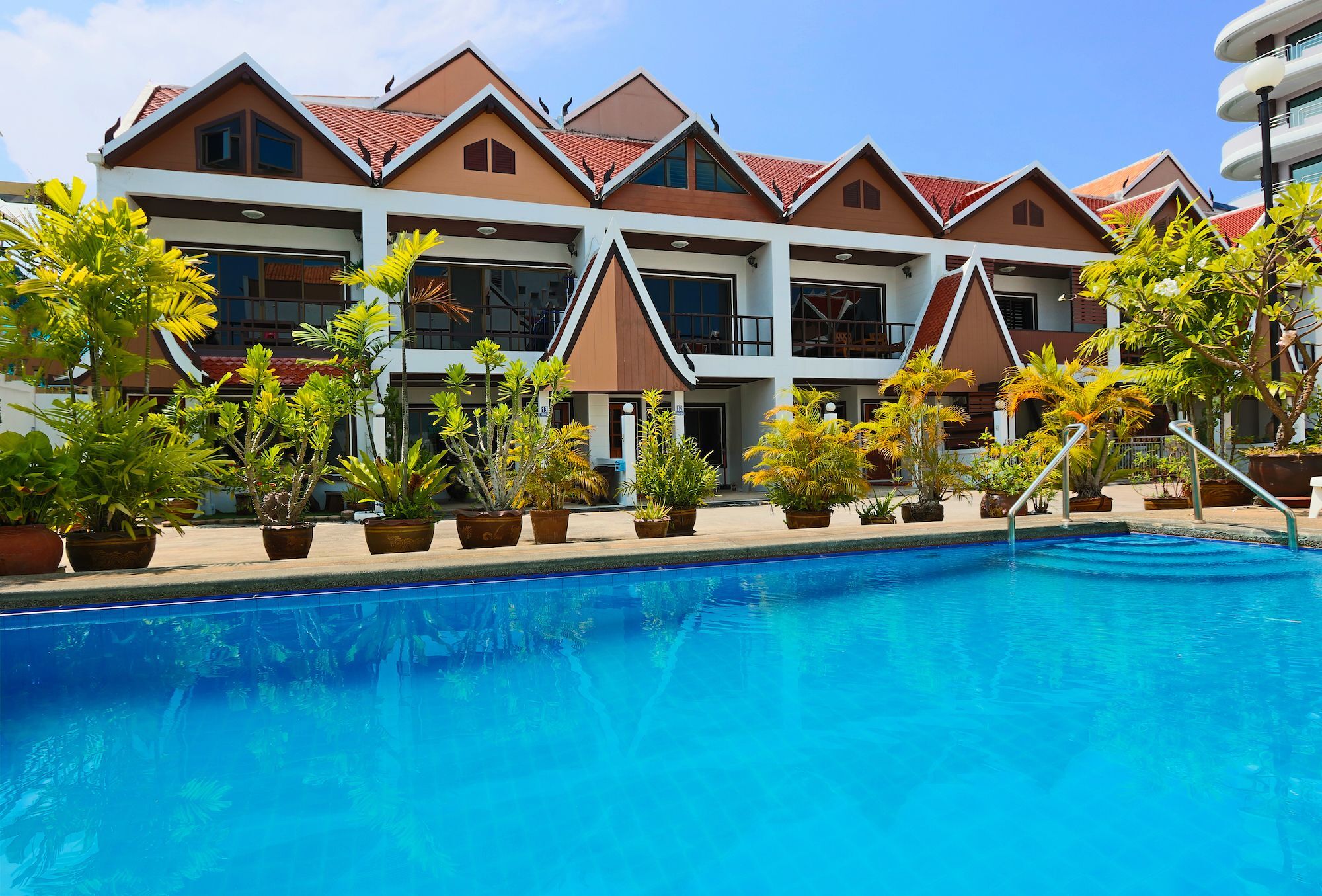 Corrib Village South Beach Pattaya ภายนอก รูปภาพ