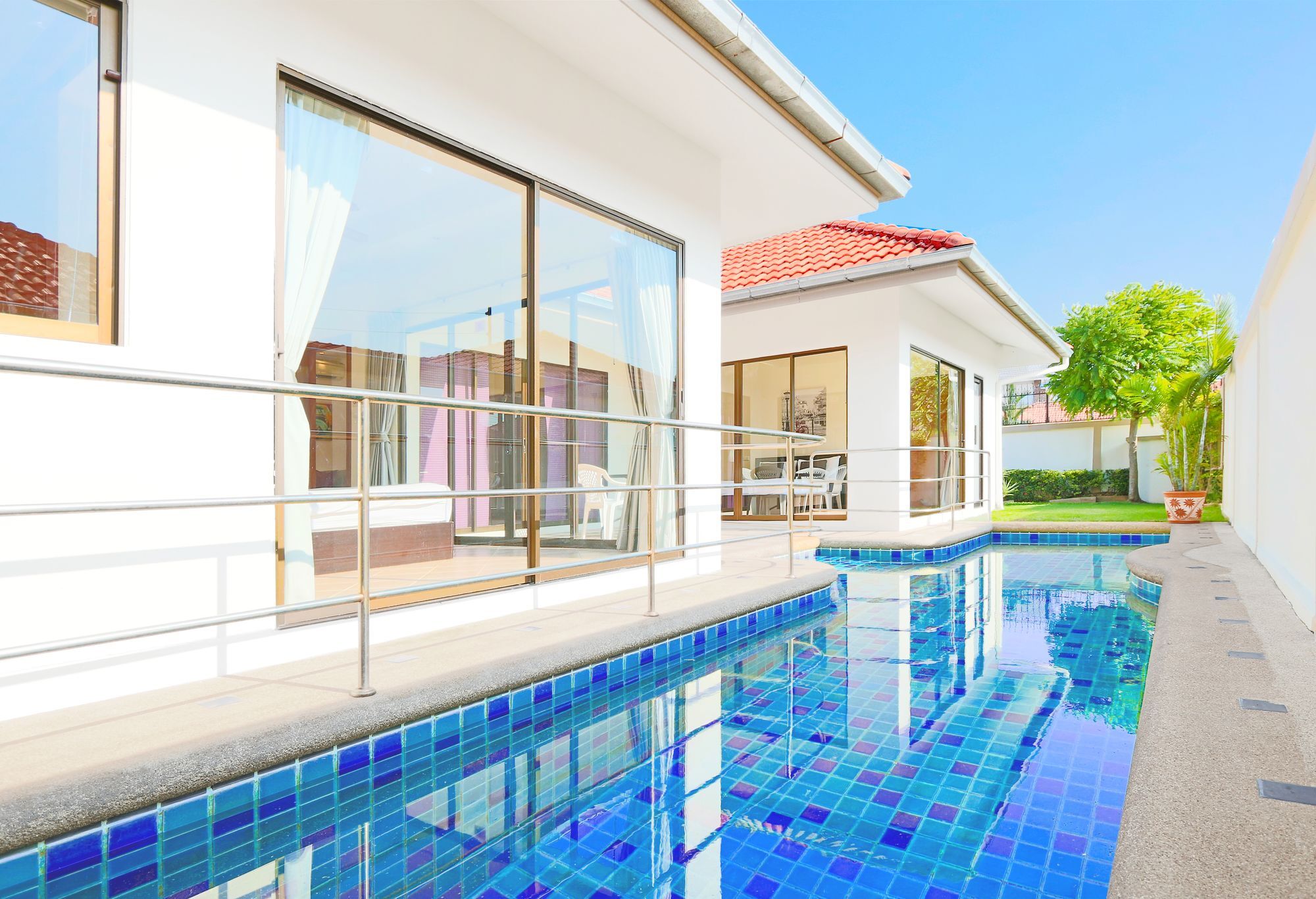 Corrib Village South Beach Pattaya ภายนอก รูปภาพ